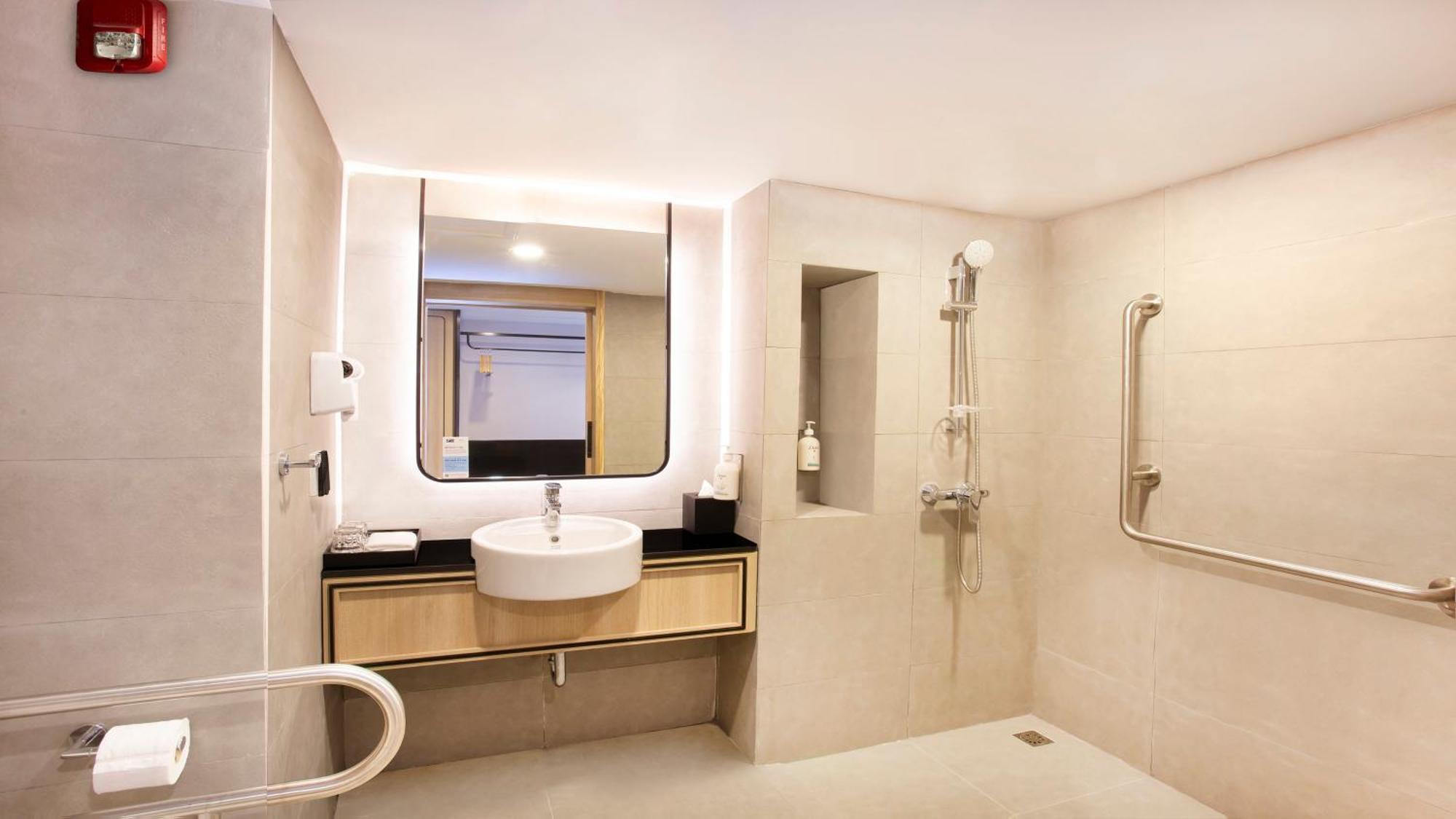 Hotel Express & Pier By Ihg Bangkok