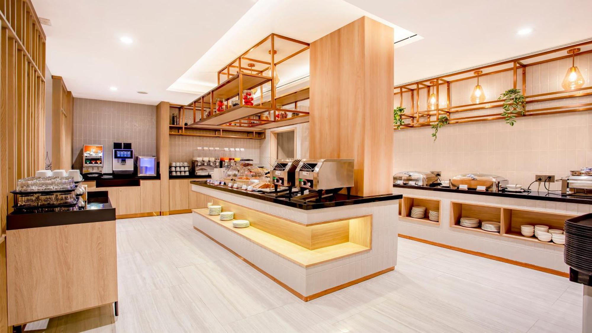Hotel Express & Pier By Ihg 4*