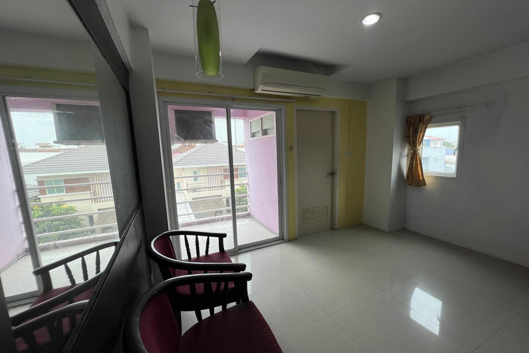 Phongsathon Mansion Apartment