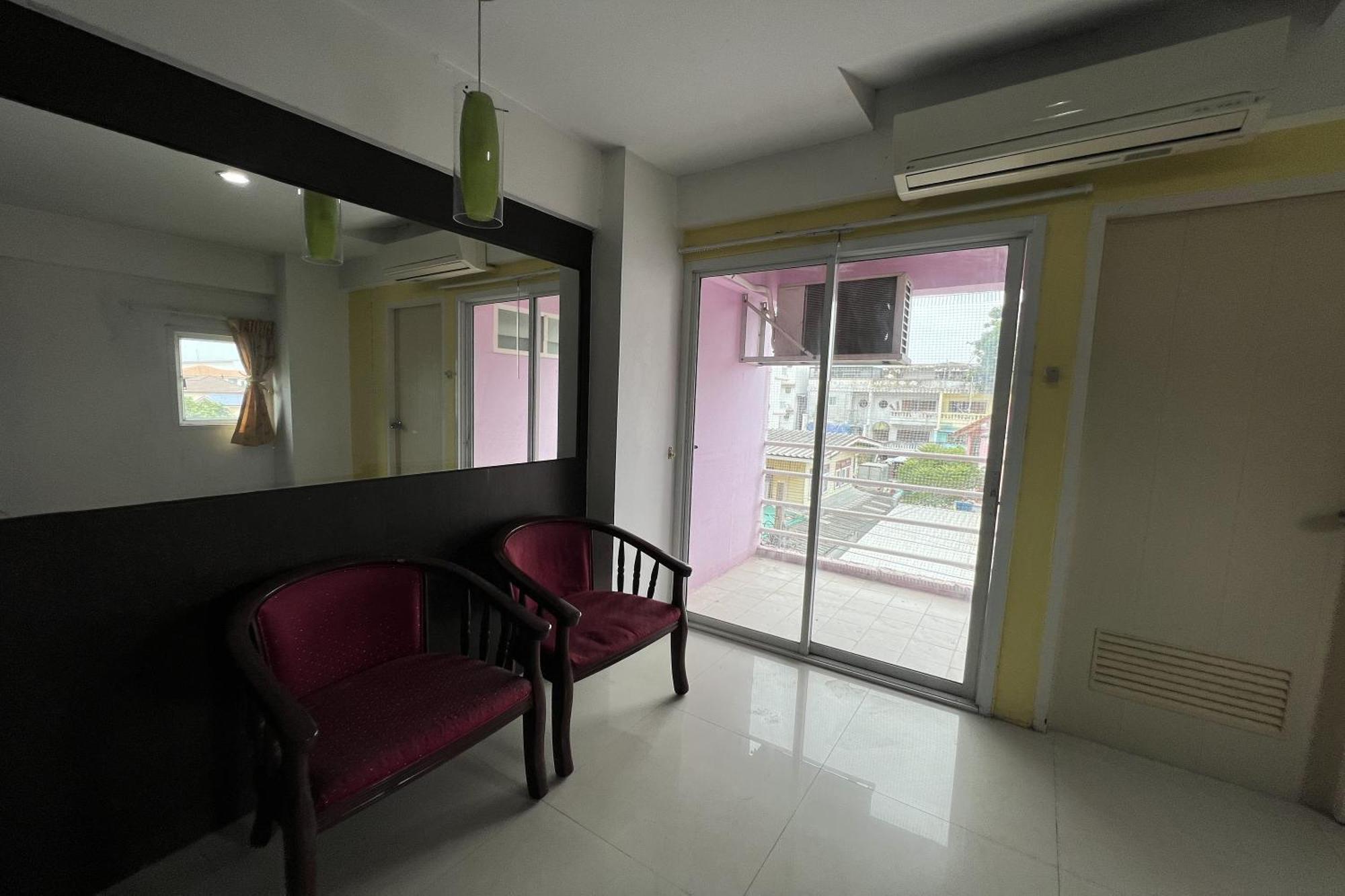 Phongsathon Mansion Apartment