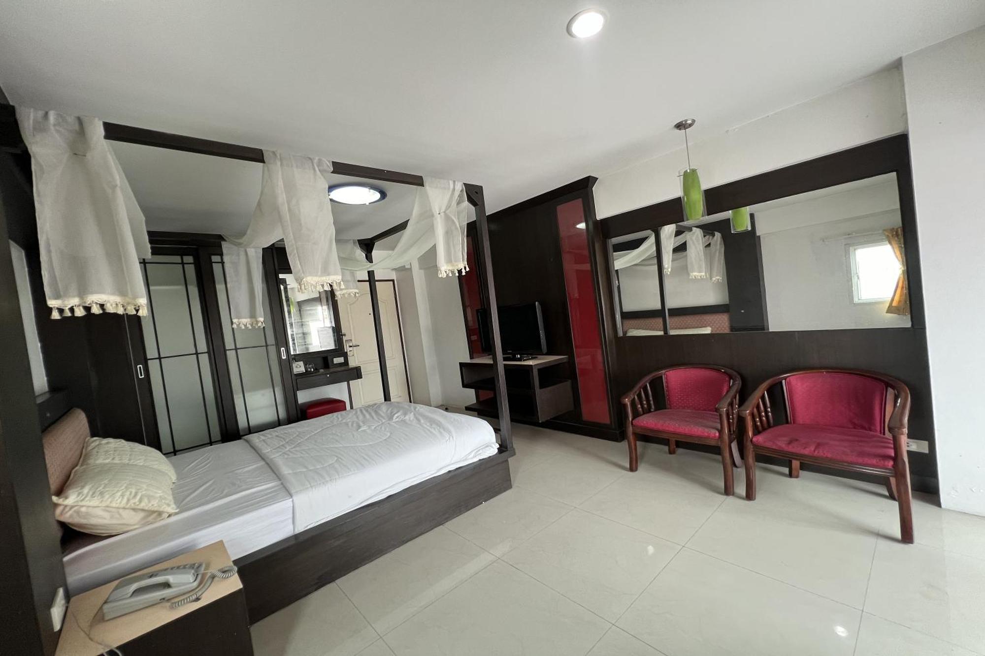 Phongsathon Mansion Apartment *