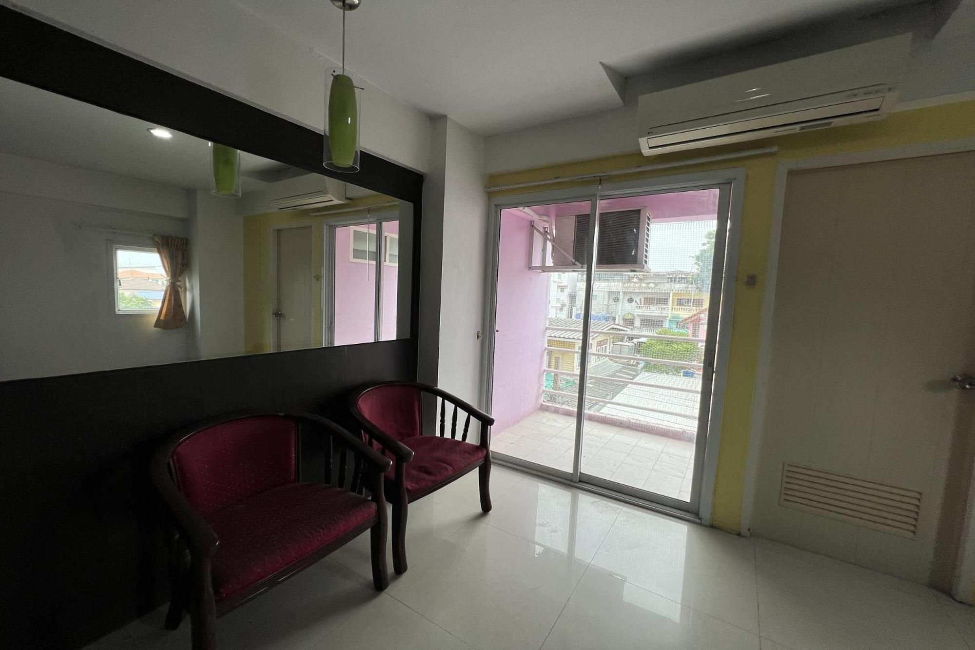 Apartment Phongsathon Mansion