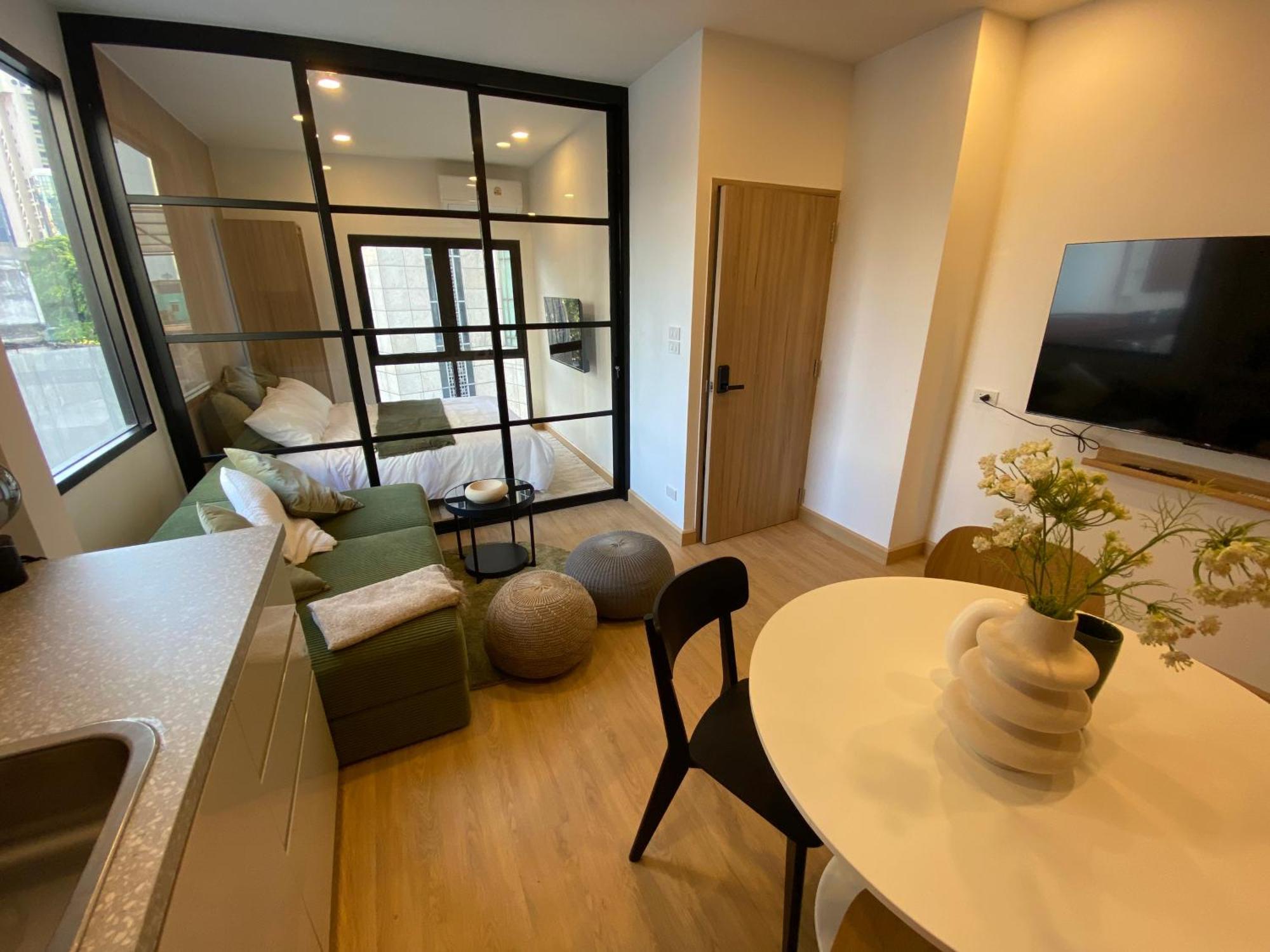 3 Bed 3 Bath / Luxury / 1 Min Walk To Bts Asok Apartment
