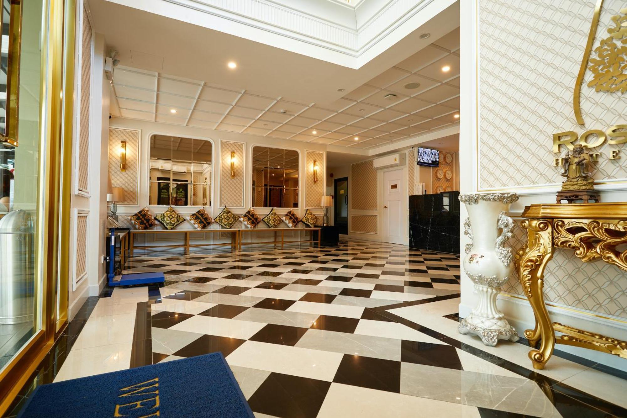 Rose Apple Hotel 3*