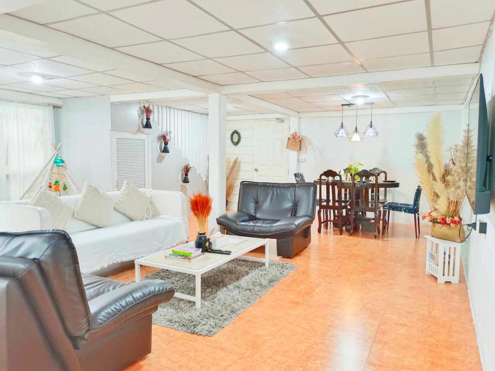 Villa Getaway - 4 Bedroom,6 Beds And 5 Bathroom