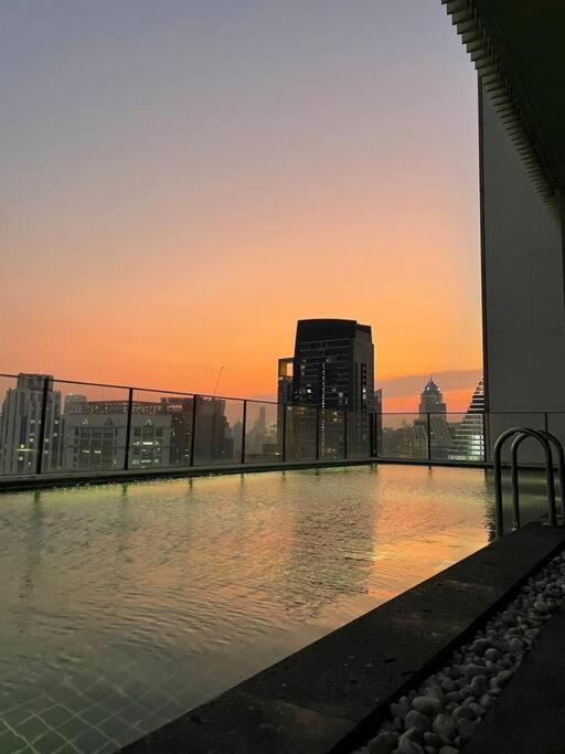 Apartemen High-end With 5 Mins To Terminal21 Bts Mrt With Kitchen Bangkok