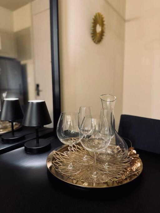 High-end With 5 Mins To Terminal21 Bts Mrt With Kitchen Apartemen