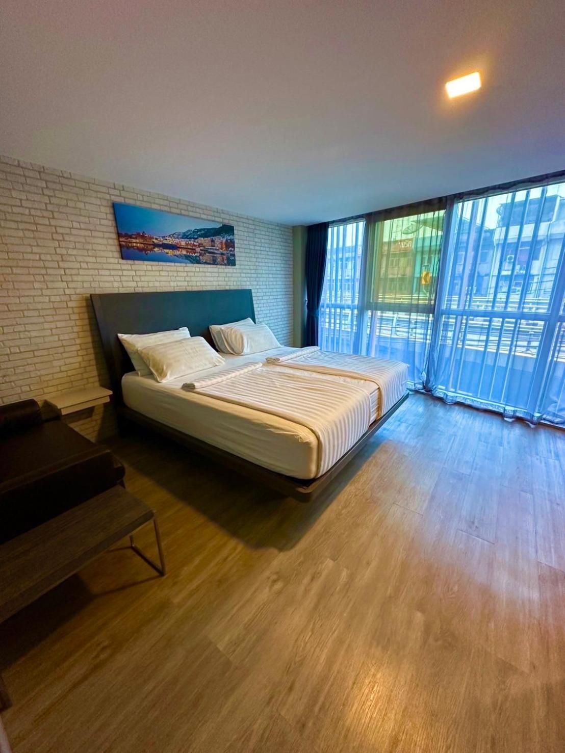 Bb Glass House