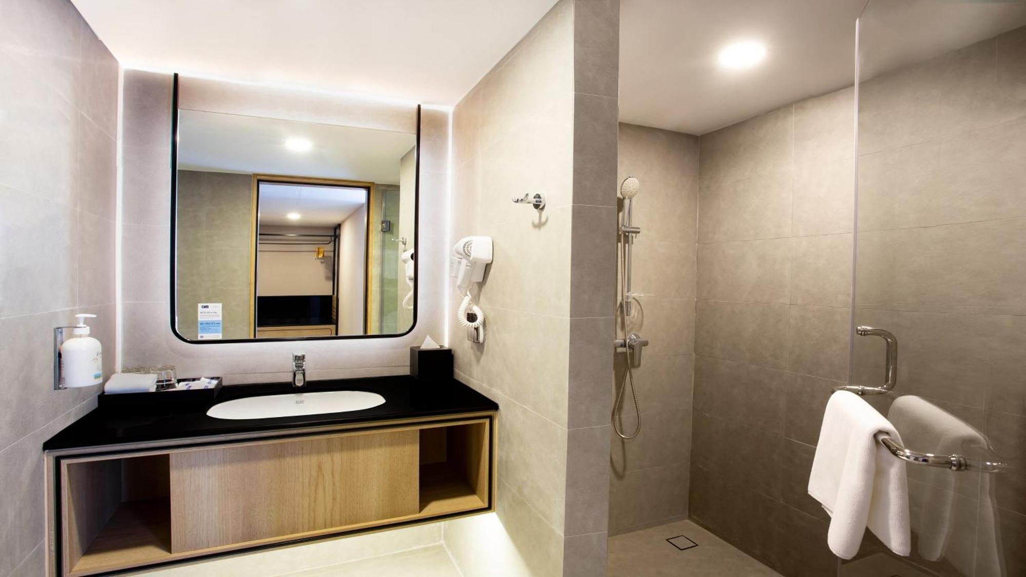 Hotel Express & Pier By Ihg