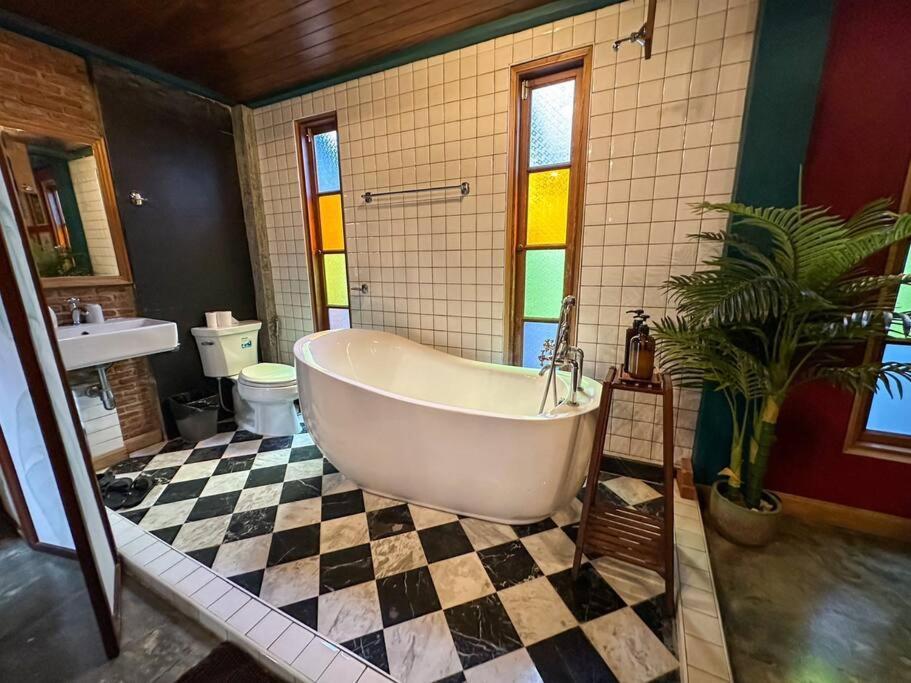 T-house 10 -6br Max15ppl Whole House With Pool * Bangkok