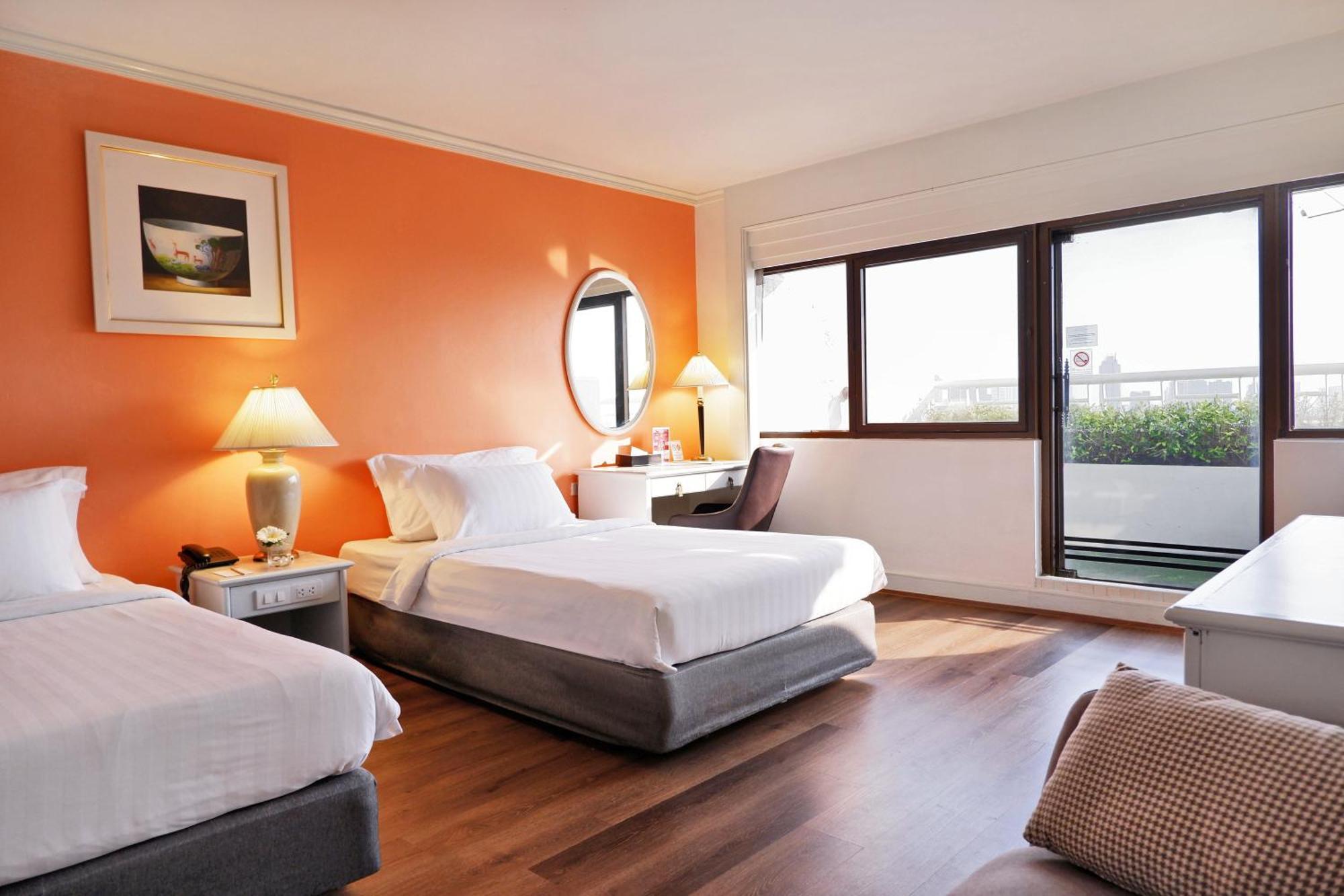 Grand China Hotel 4*