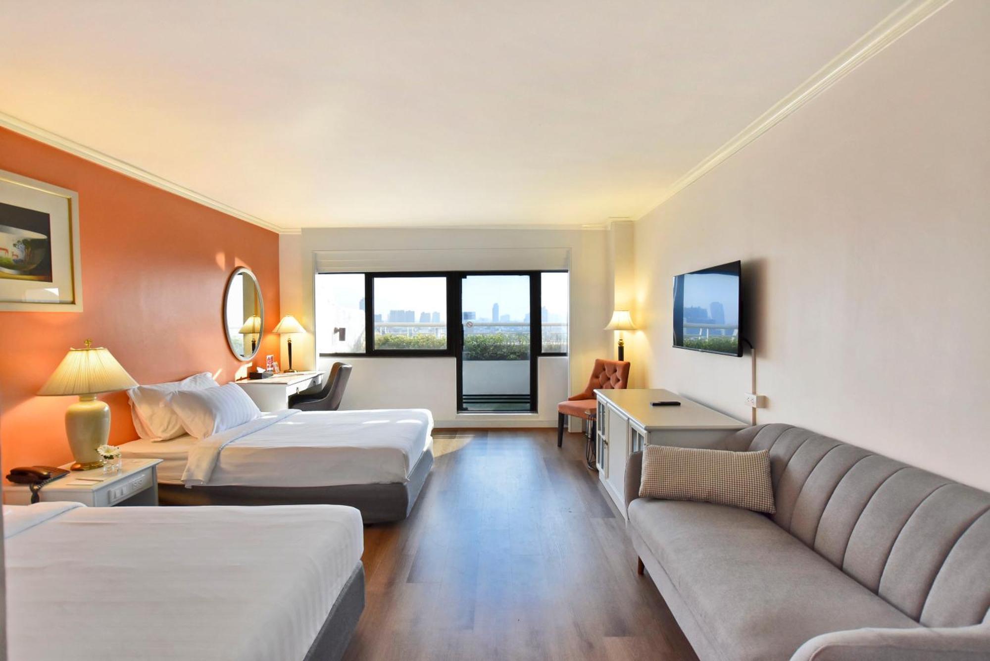 Grand China Hotel 4*