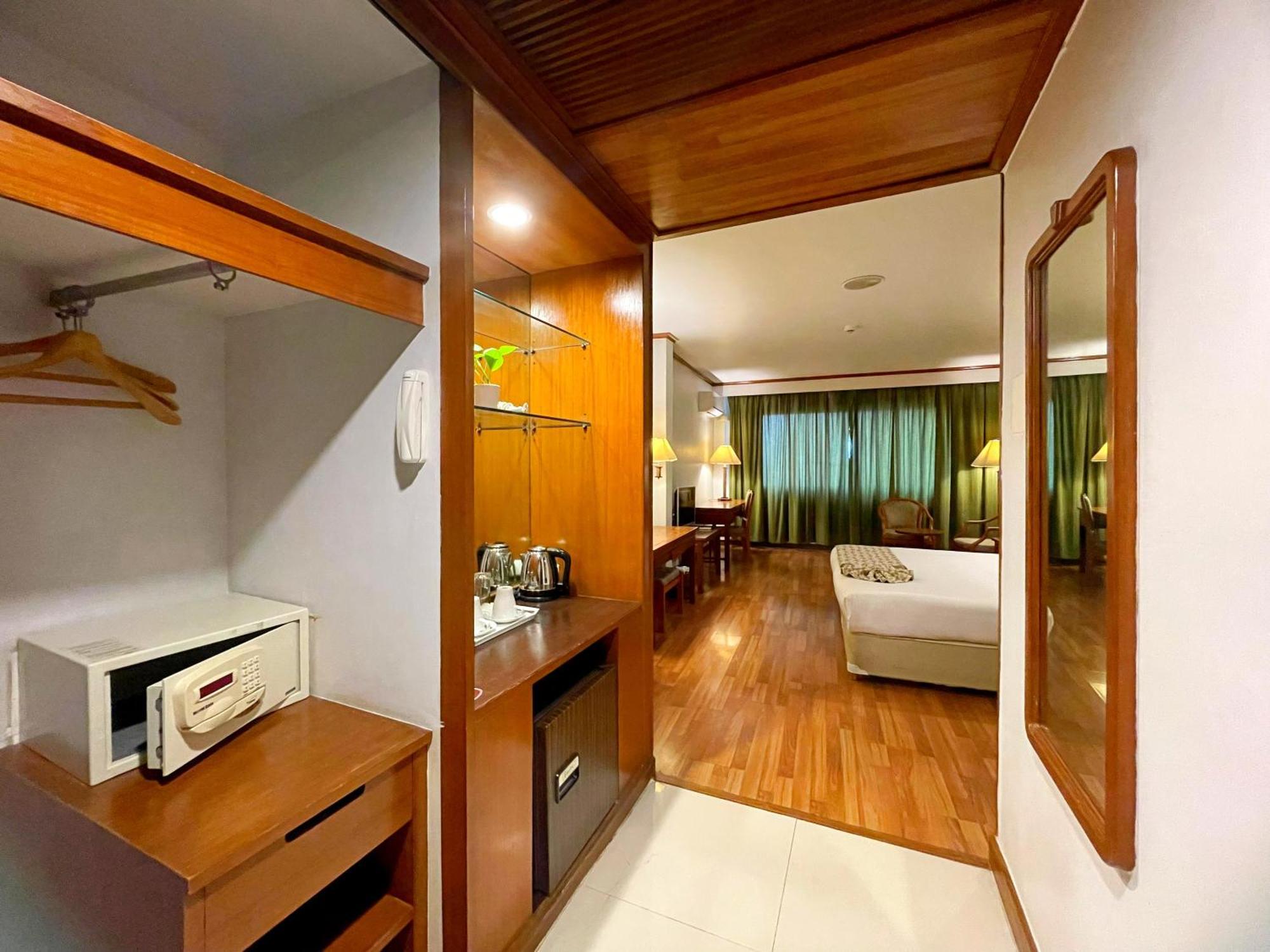 Arawana Regency Park Sukhumvit 4*