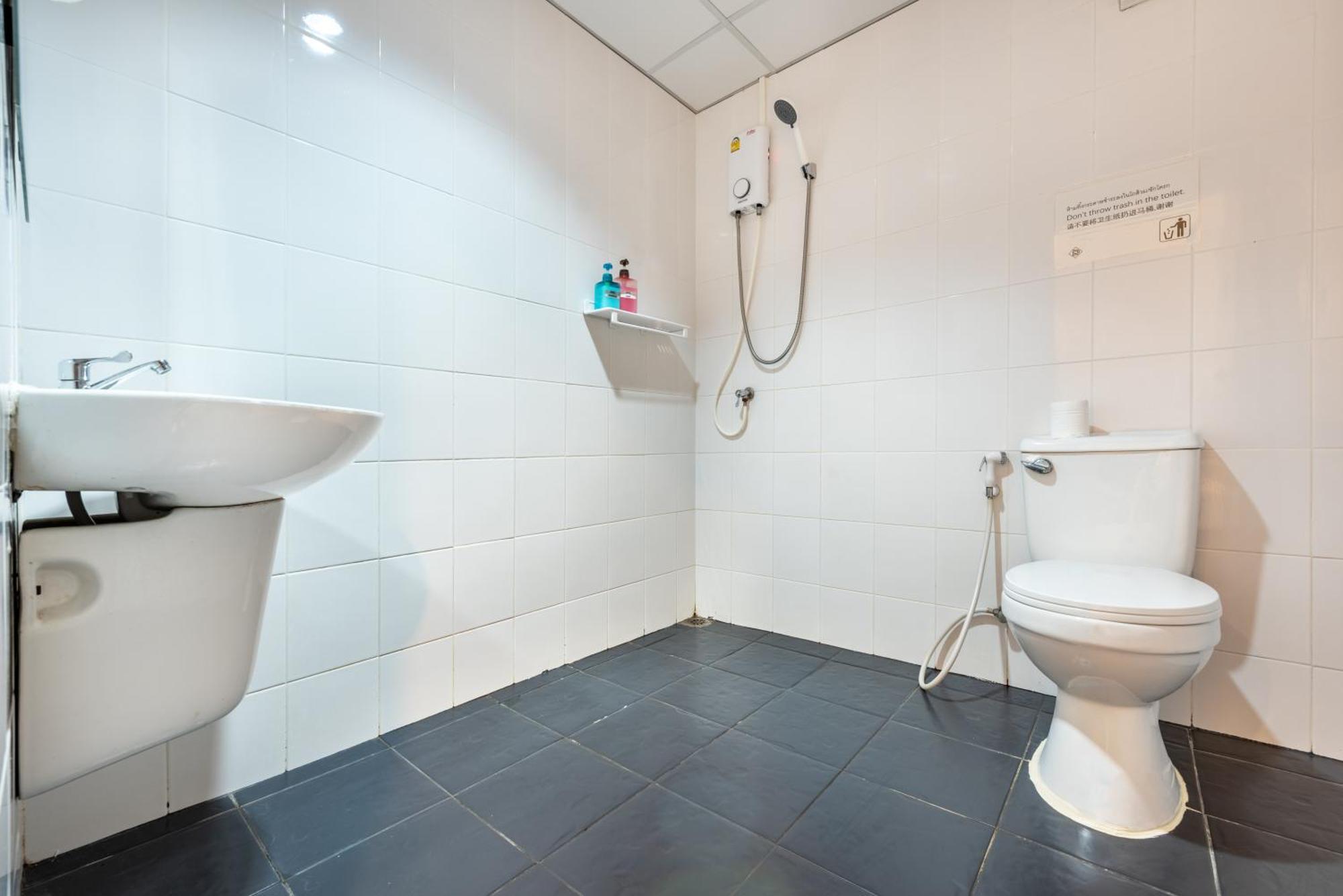 Hostel Sloth Don Mueang