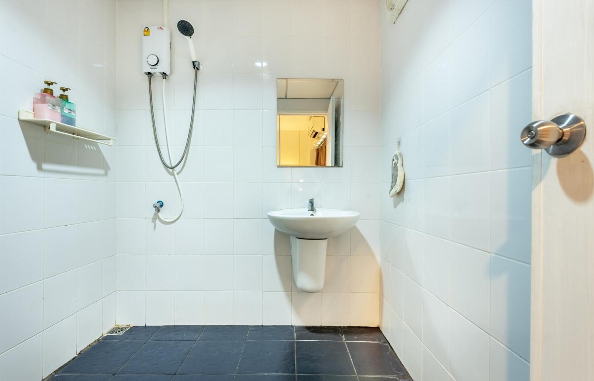 Sloth Don Mueang Hostel Bangkok