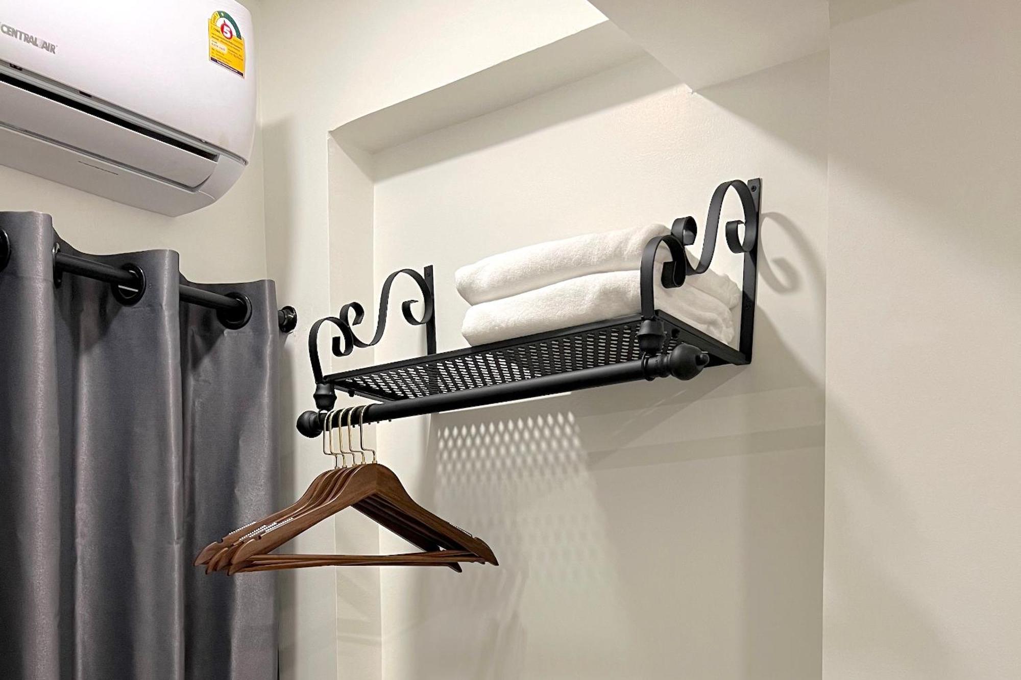 Travelier Hostel *