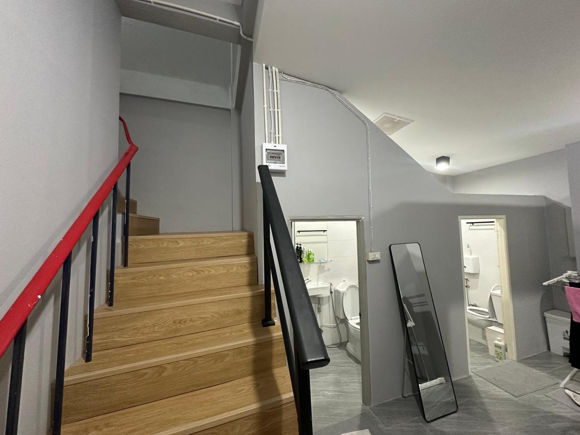 Bee House 172 Only 300m To Bts Talat Phlu Bangkok