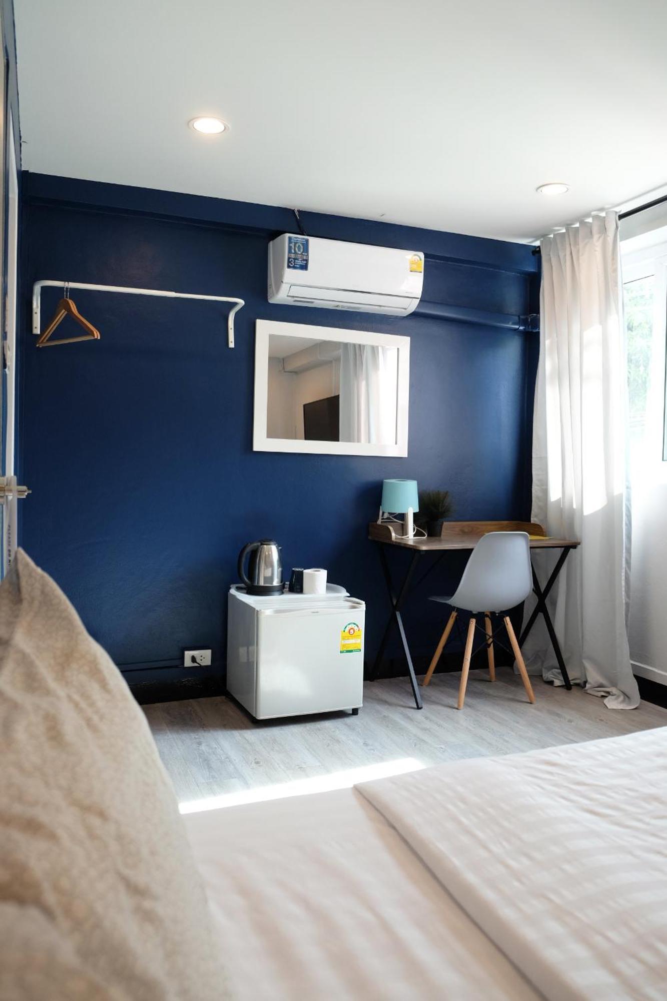 Sleep With Me - Bts Phra Khanong Hotel