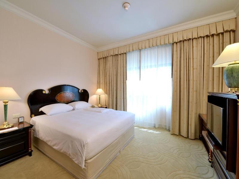 Evergreen Laurel 5*