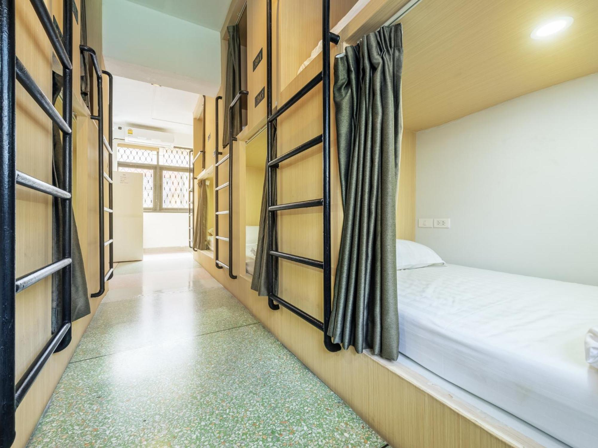 Hostel Sloth Khaosan *