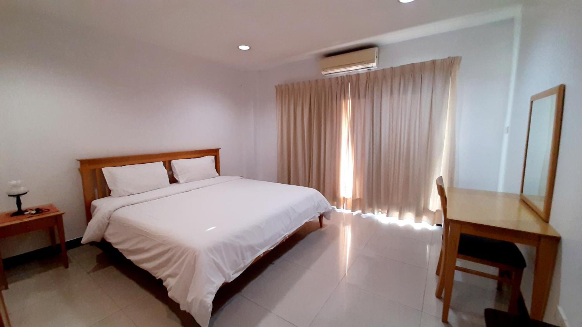City Plaza Nana Hotel 3*