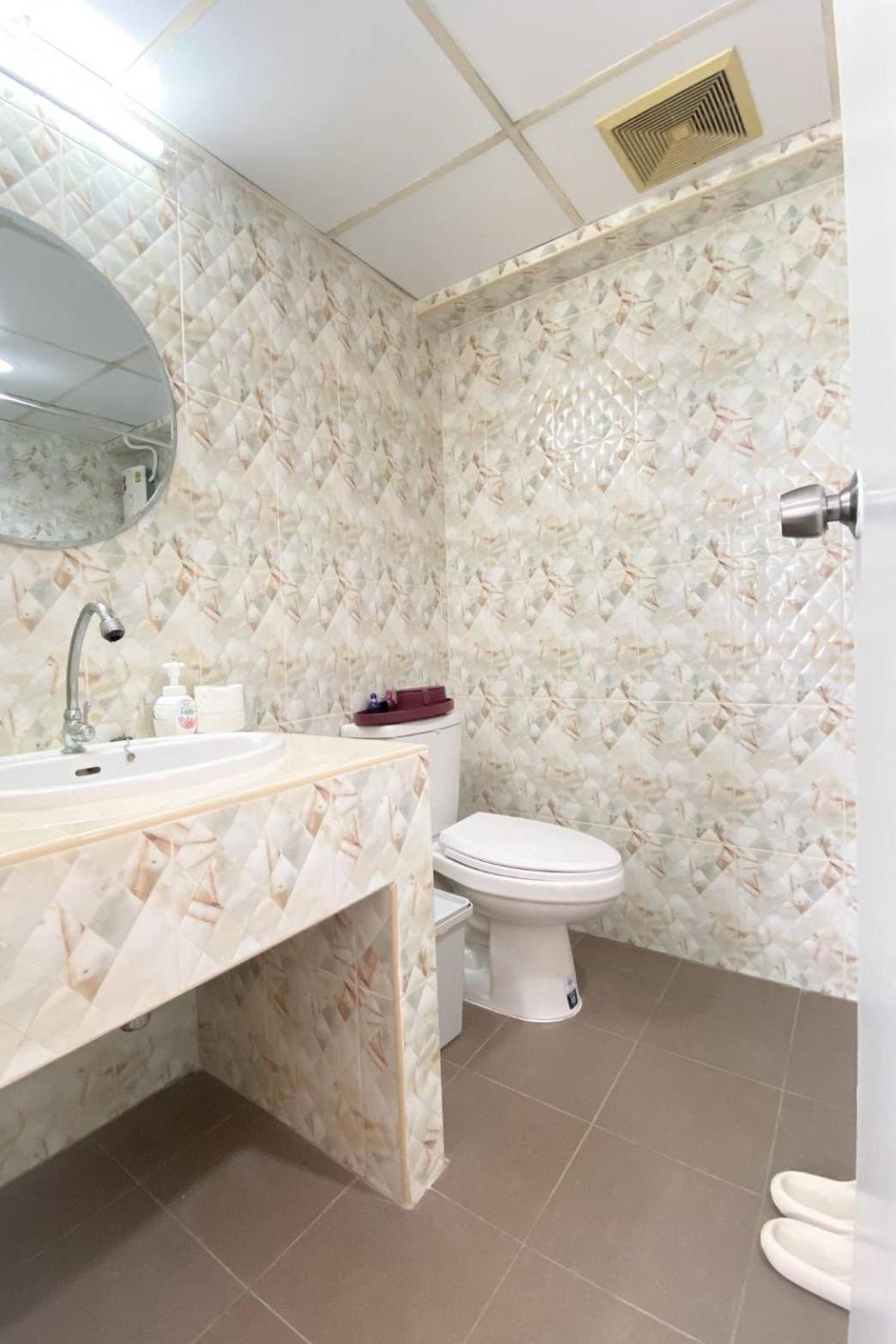 Cozy 1br Walk To Bts And Airport Rail Link Close To Malls T Apartment *