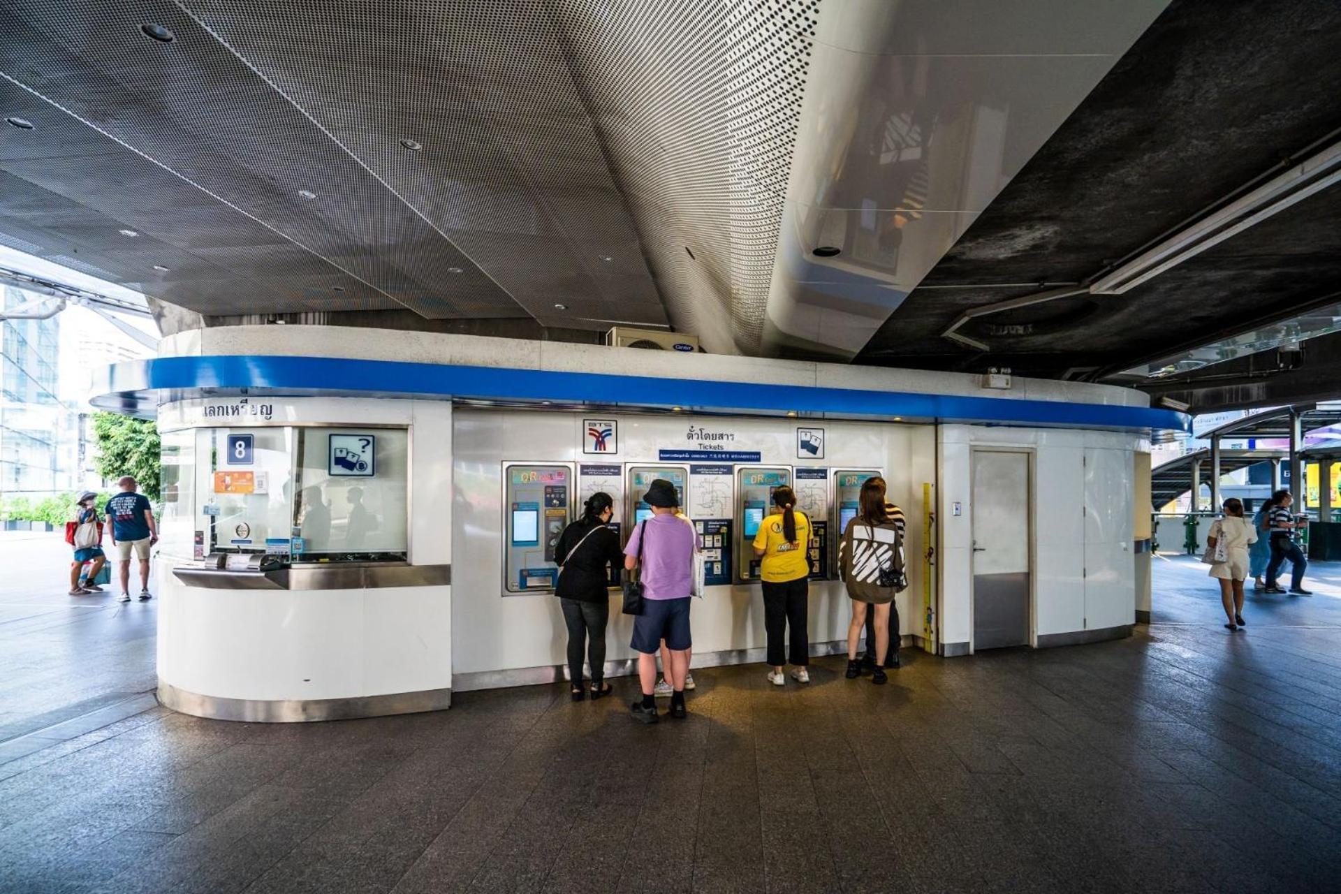 Go Silom โกอินน์ สีลม - สถานีรถไฟฟ้าเซนต์หลุยส์