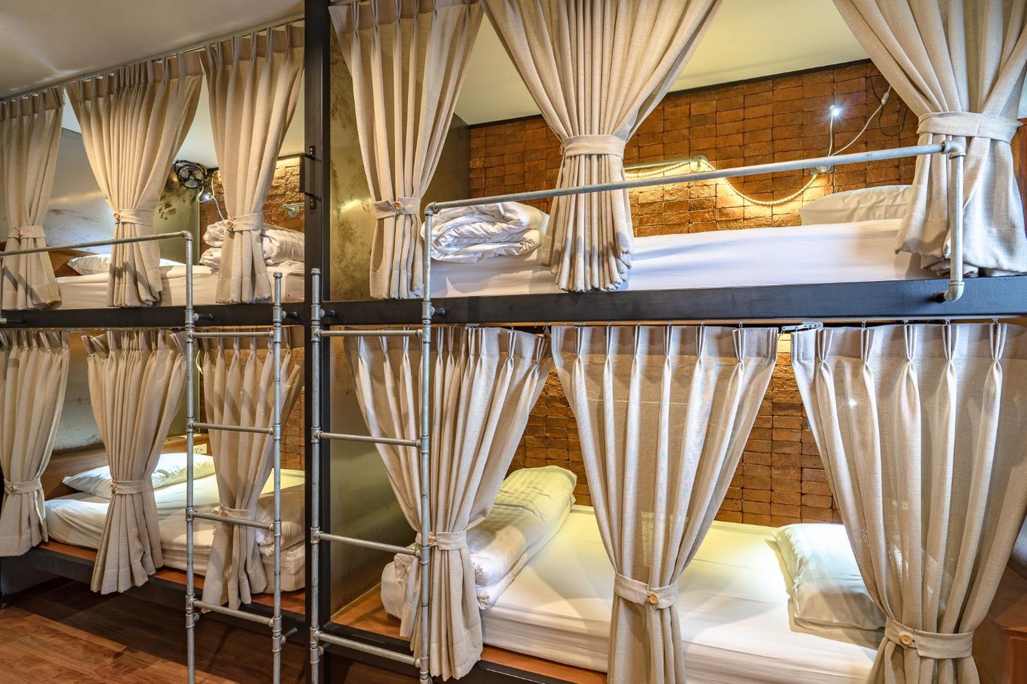 Siam Plug In Hotel 2*