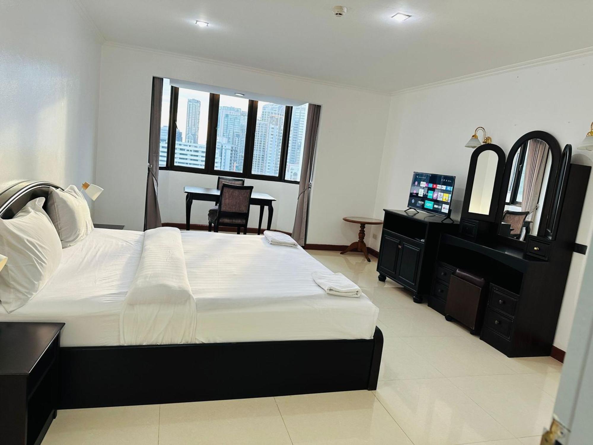 Omni Tower Sukhumvit Nana Direct