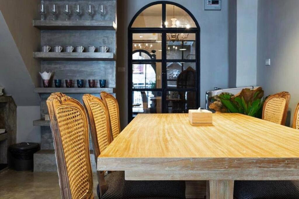 Beautiful 3 Bedroom Baroque House Near Asoke Bts Villa *