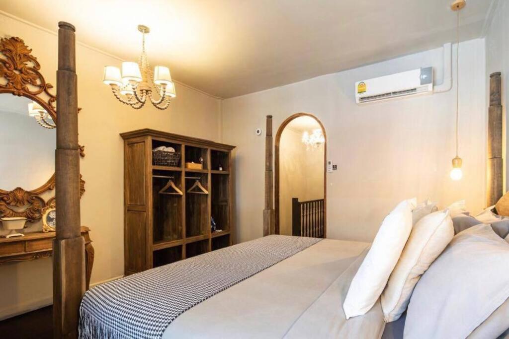 Villa Beautiful 3 Bedroom Baroque House Near Asoke Bts *