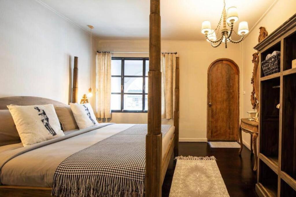 Villa Beautiful 3 Bedroom Baroque House Near Asoke Bts Bangkok