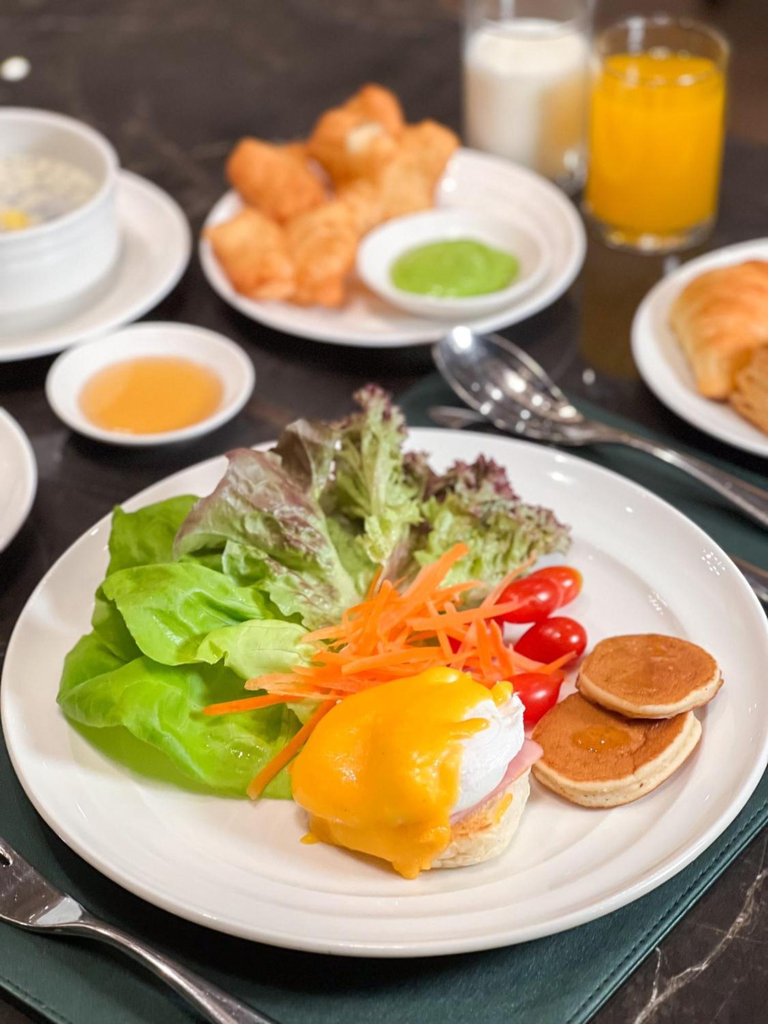 Miracle Grand Convention Hotel 4*