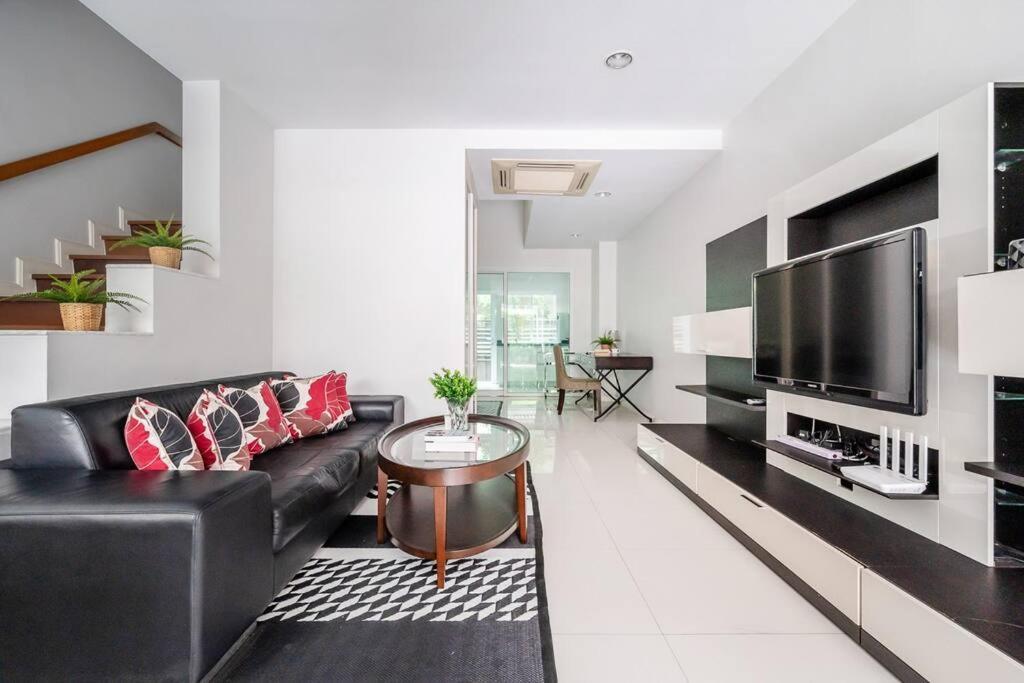 Miq_home404/asok Bts/resort Pool/10pax/1000mbwifi Villa *