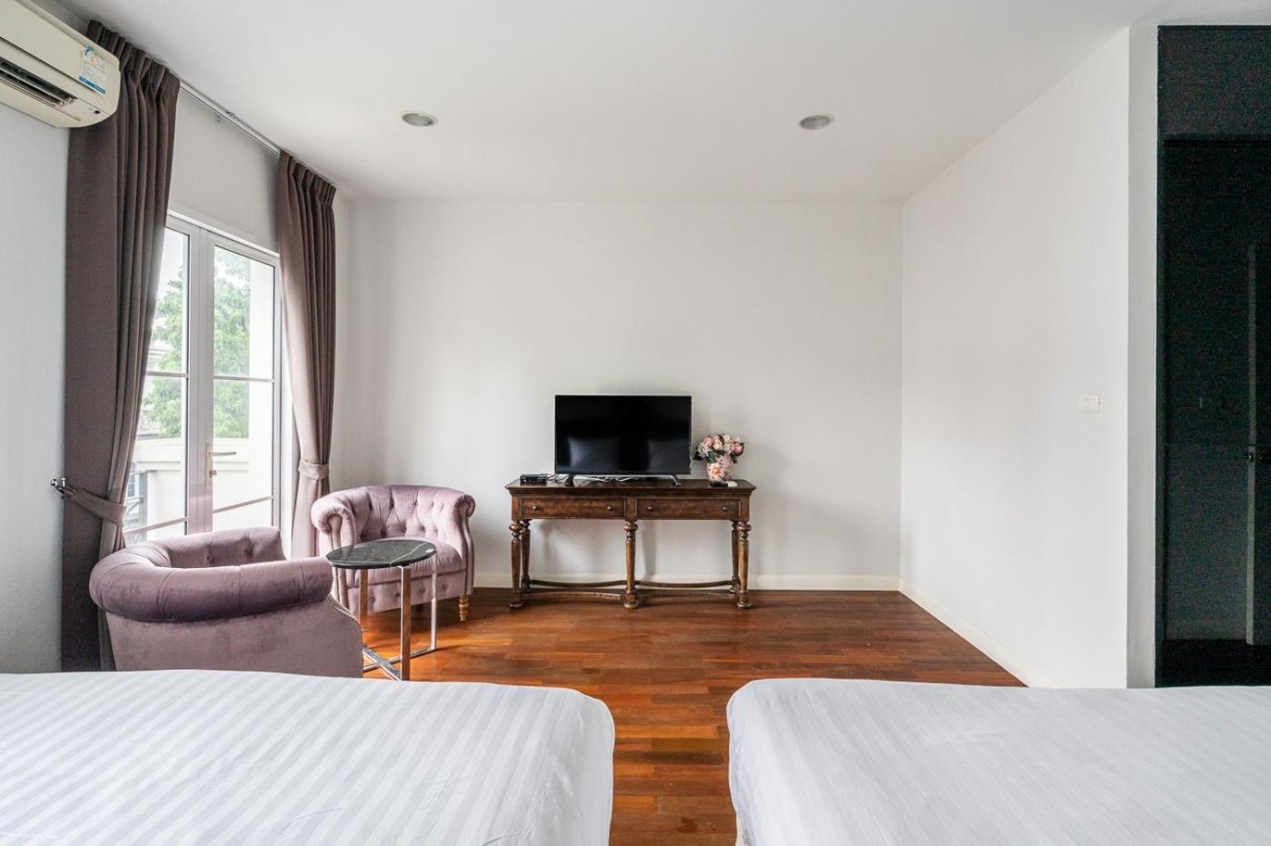 Villa Miq_home404/asok Bts/resort Pool/10pax/1000mbwifi Bangkok