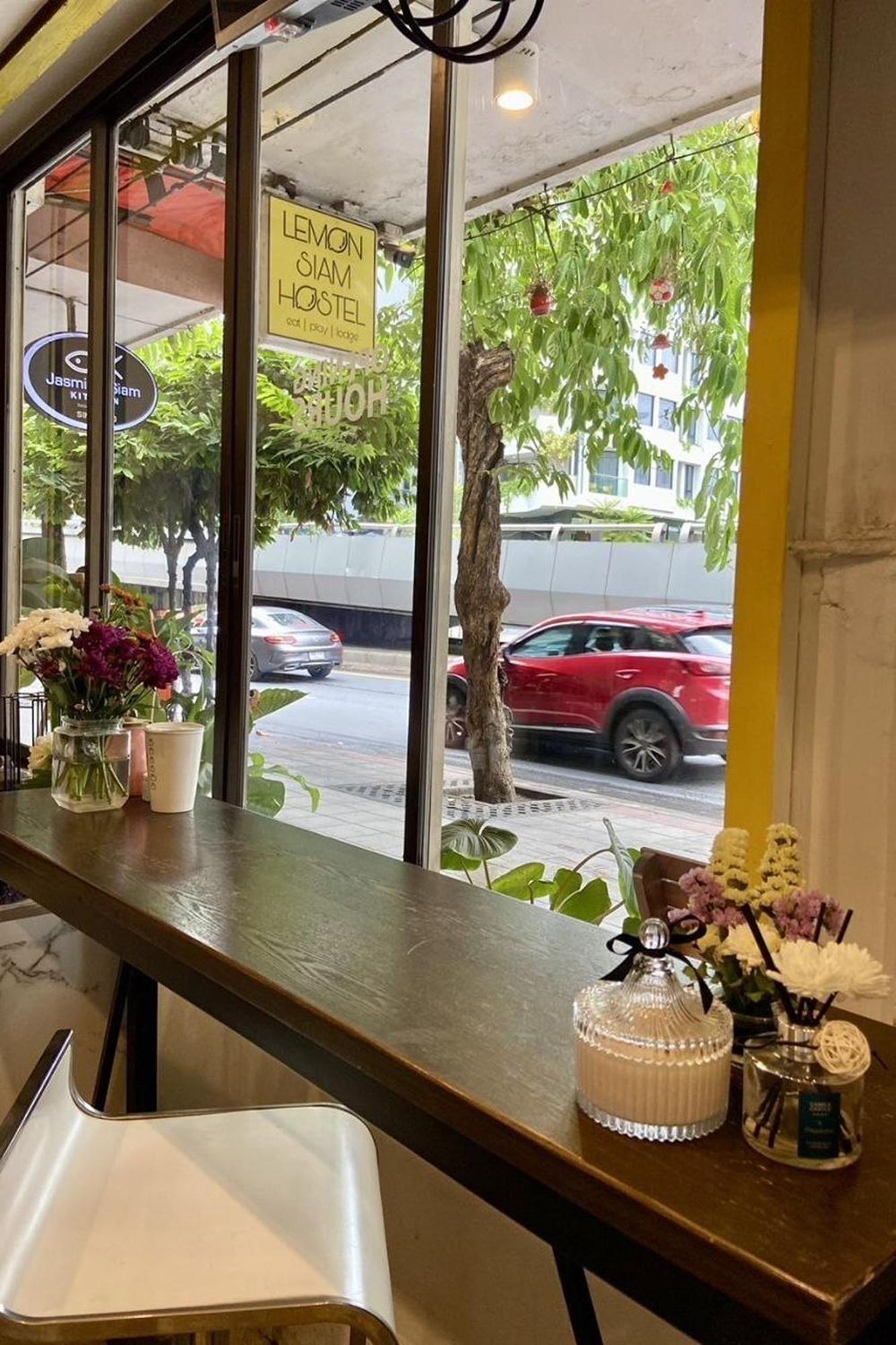 Lemon Siam Petchaburi Road Hostel