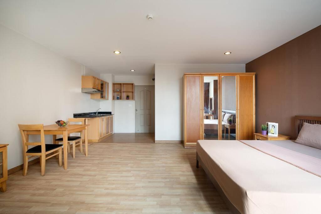 Apartment 181 Ekkamai Minimal Bangkok