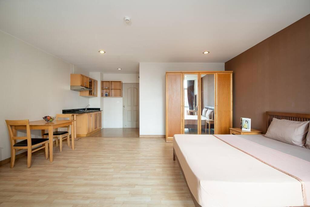 Apartment 181 Ekkamai Minimal