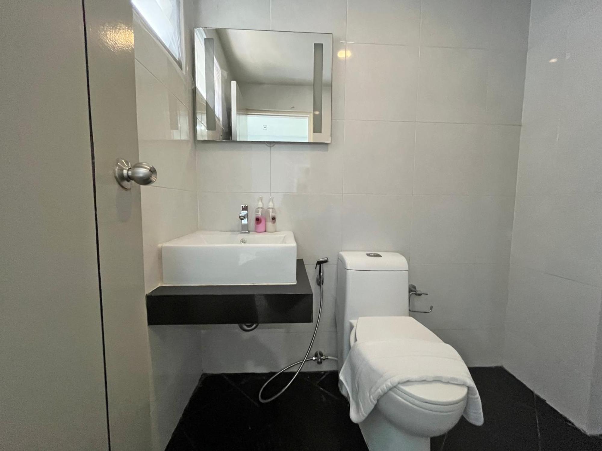 Roomquest Don Mueang Airport Bangkok