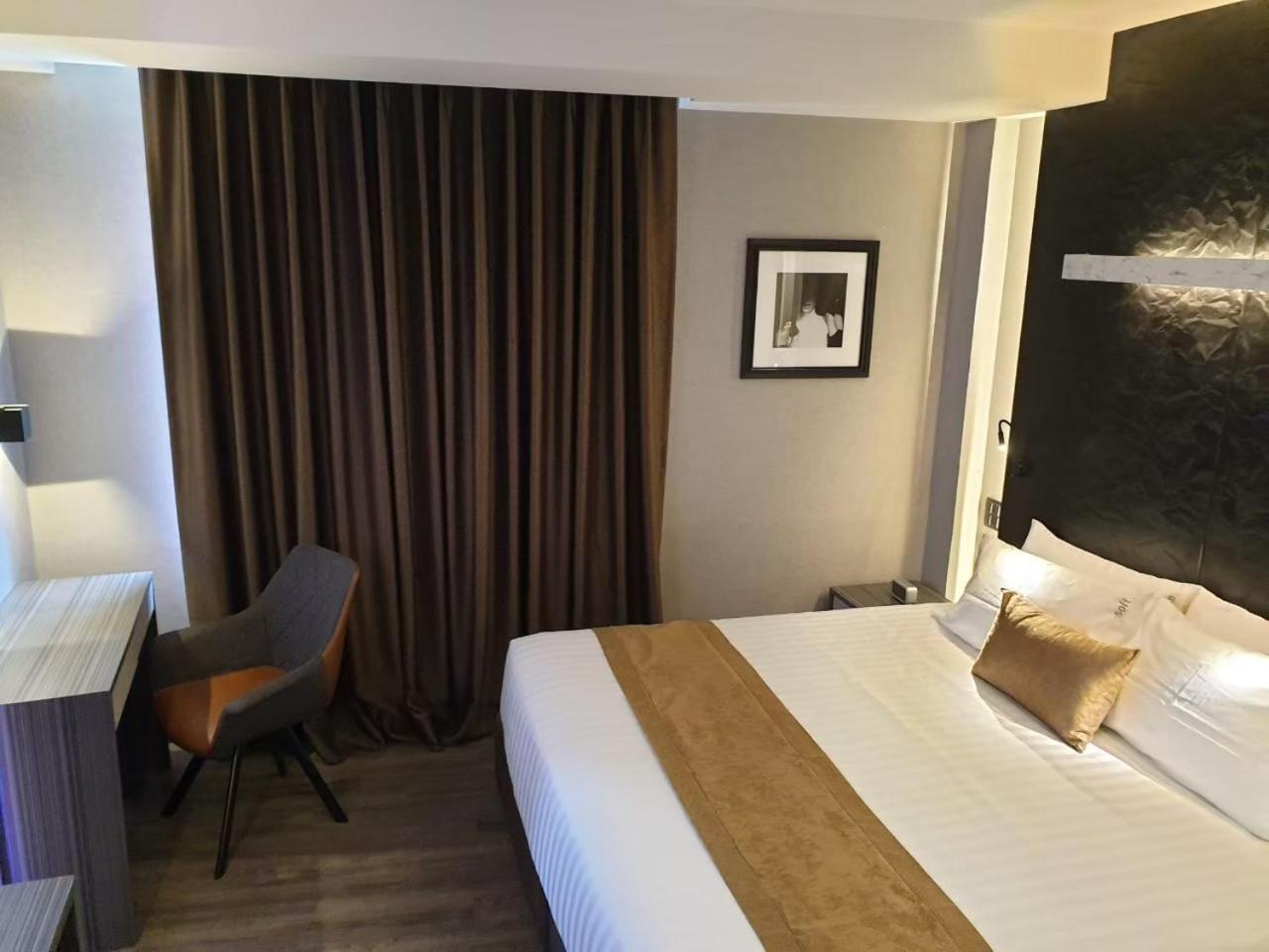 Aspira Gems Center Silom Hotel