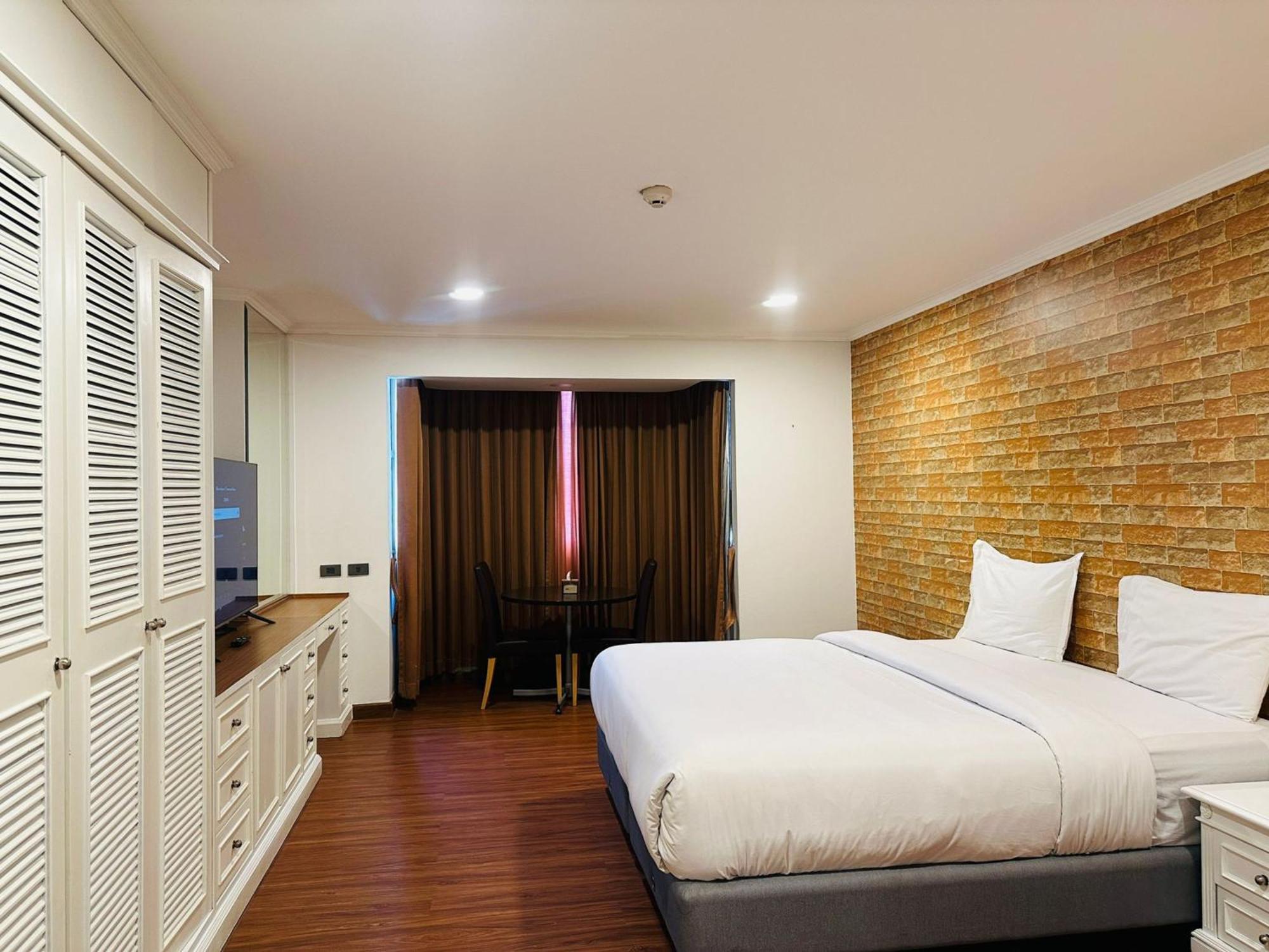 Omni Tower Sukhumvit Nana Direct Bangkok