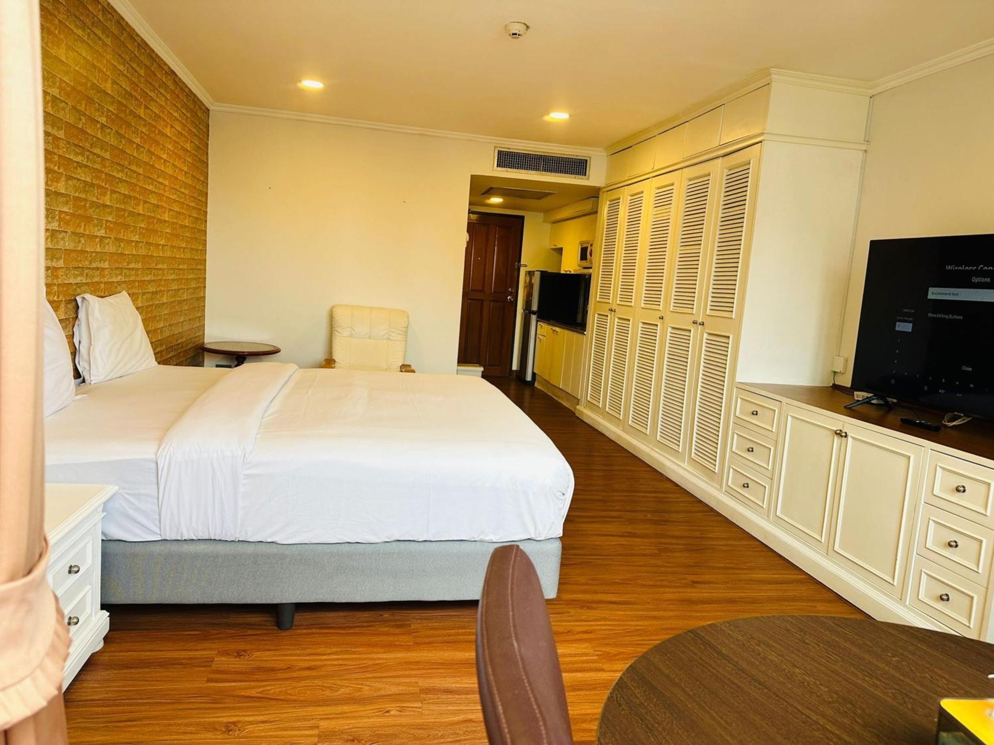 Omni Tower Sukhumvit Nana Direct Hotel