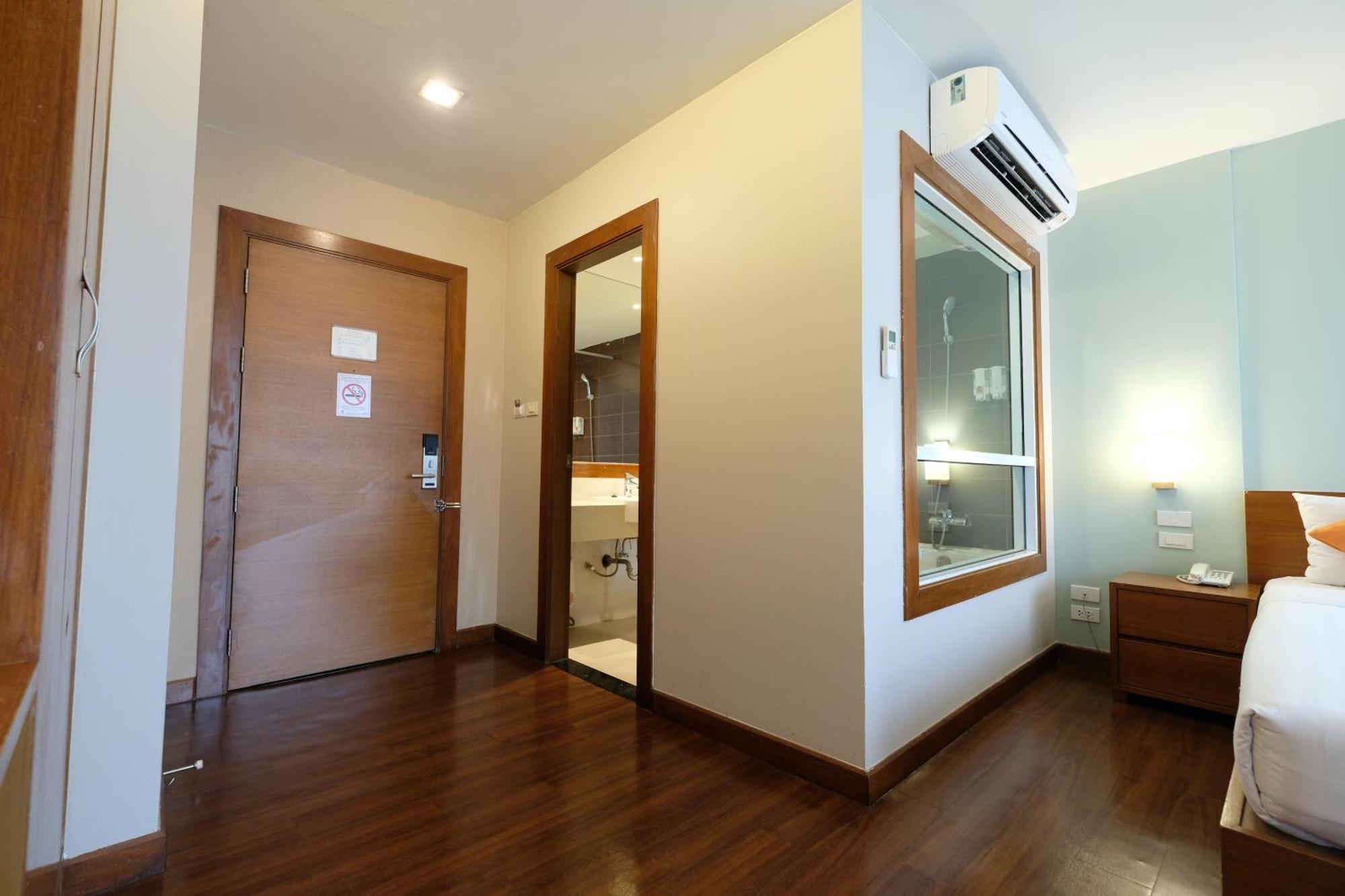 Lantana Hotel 3*