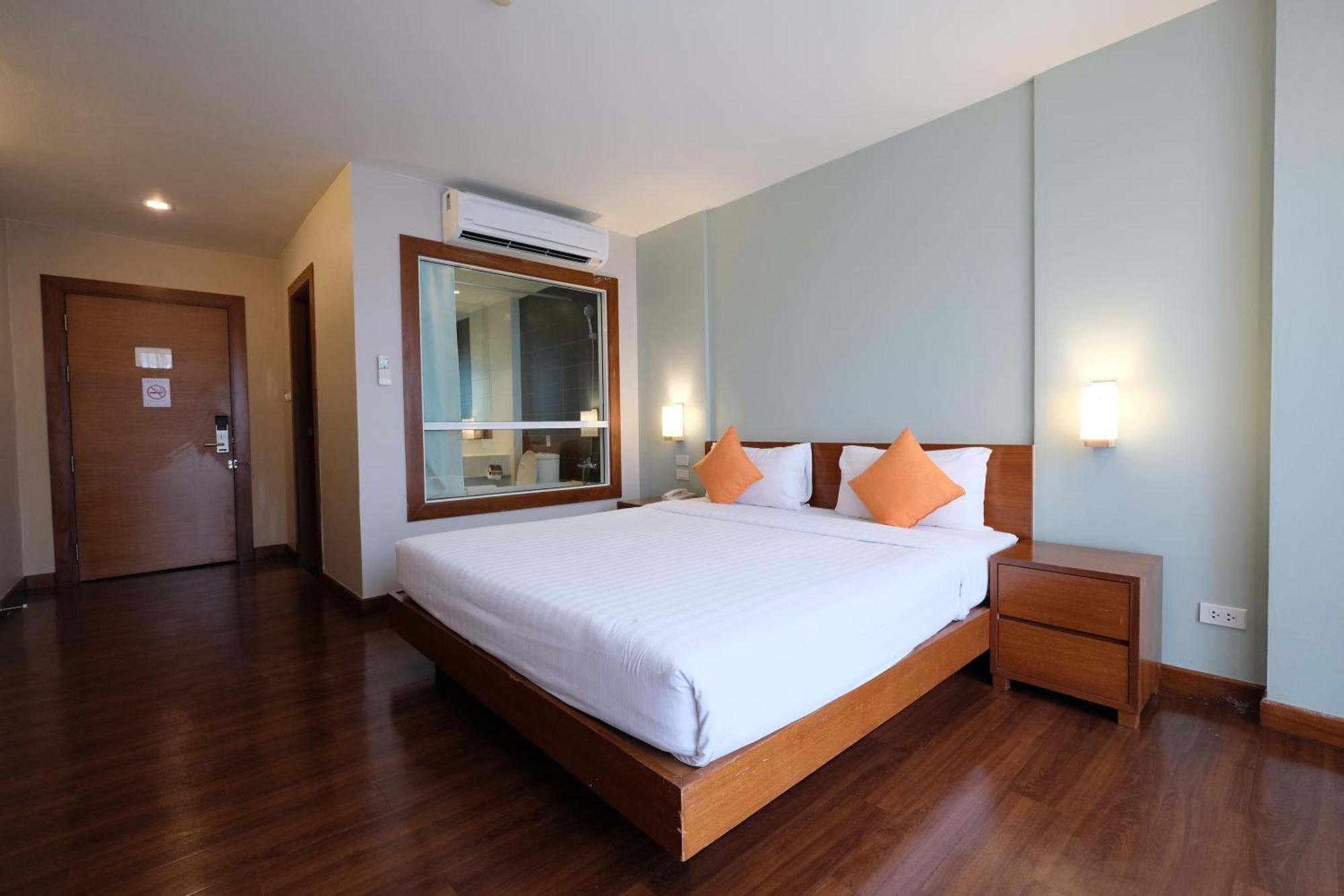 Lantana Hotel