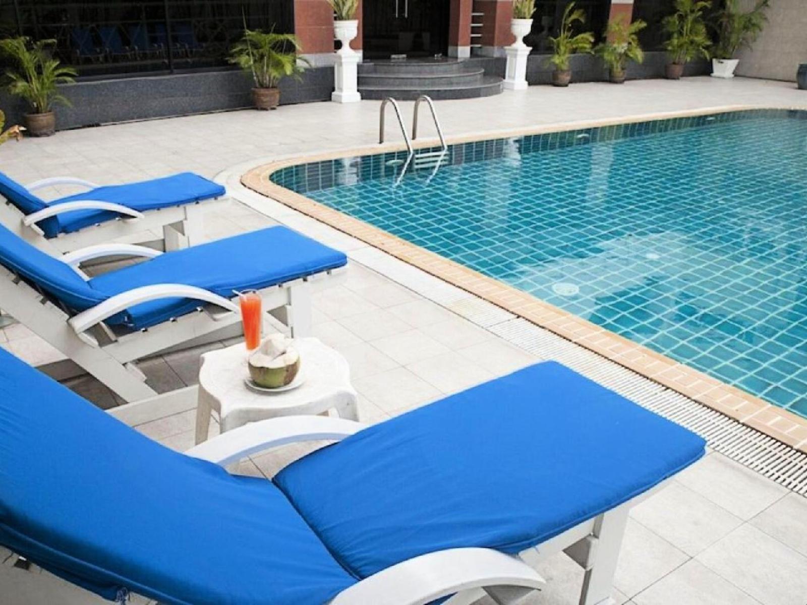 Summit Pavilion Hotel