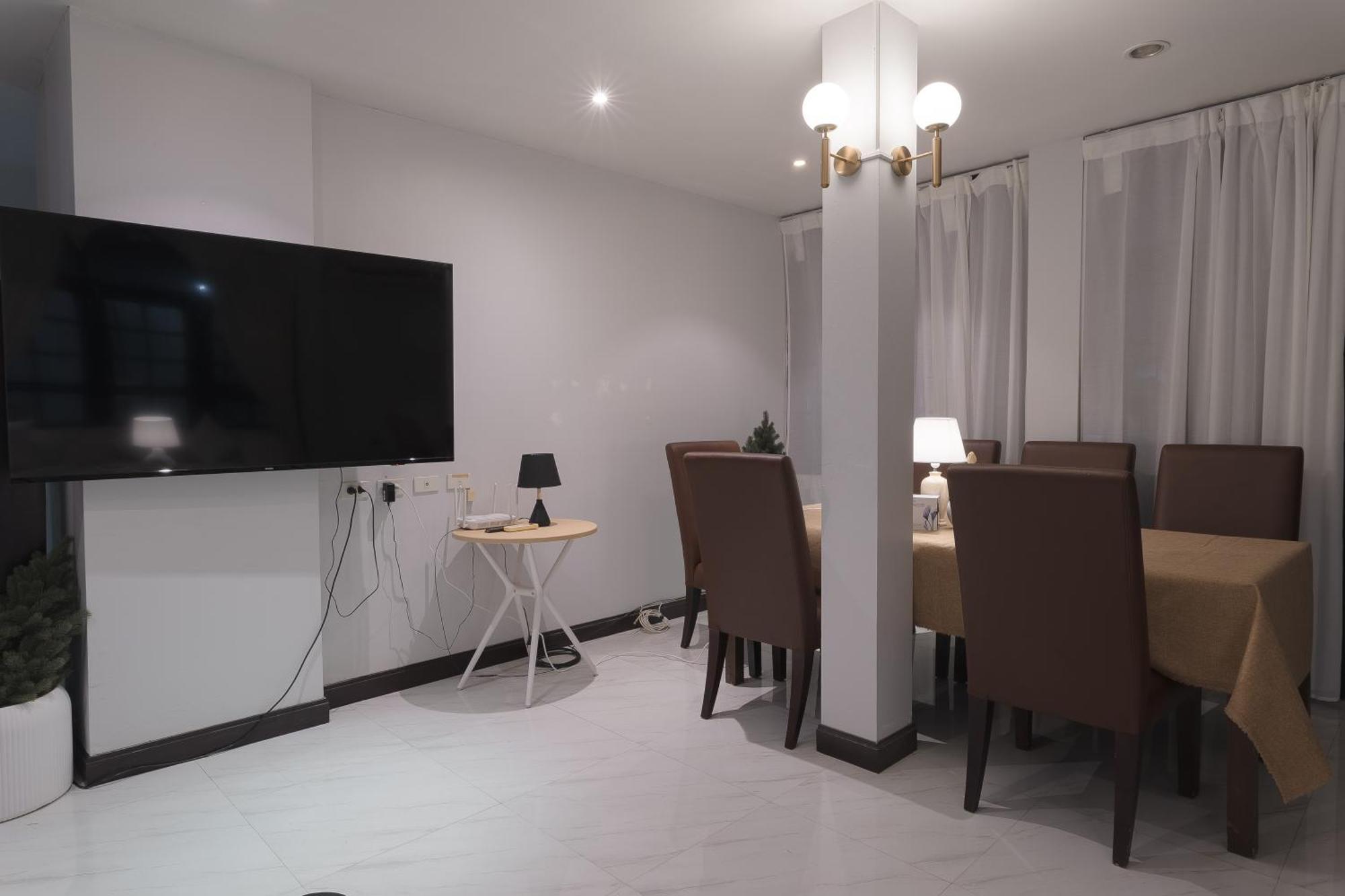 Single House 5br Parking And Kitchen In Sukhumvit49-1 Vakantiehuis