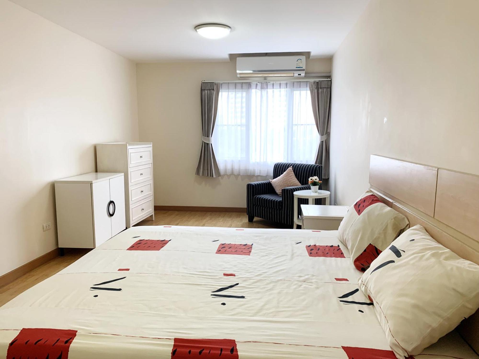 Charming Resident At Ekkamai From Unit Up To 2 Bedroom * Bangkok