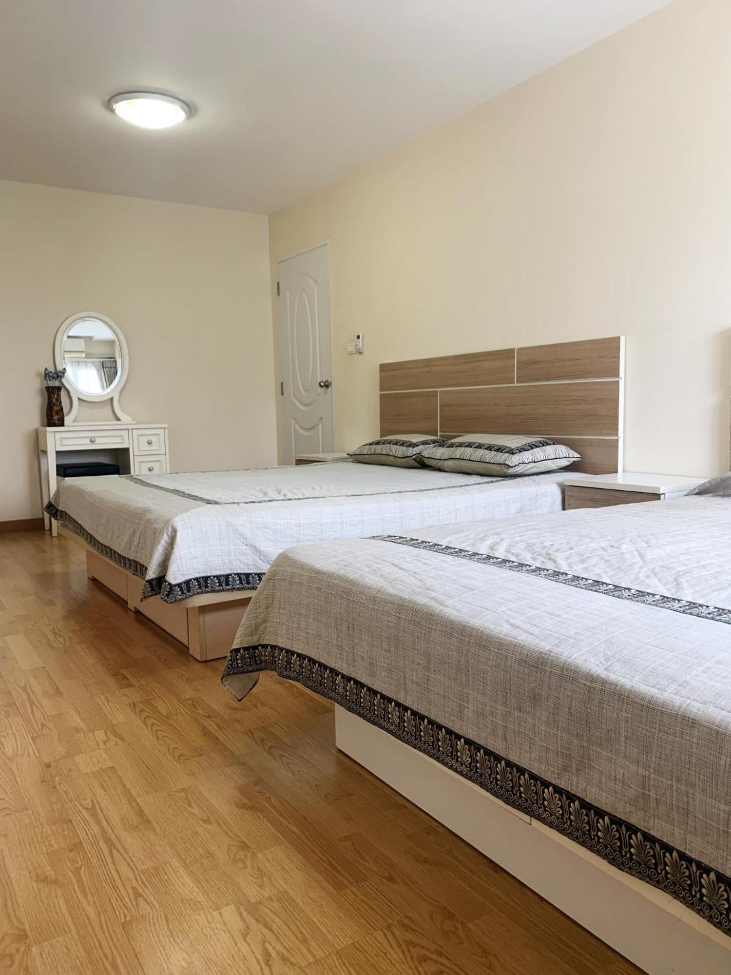 Charming Resident At Ekkamai From Unit Up To 2 Bedroom Bangkok