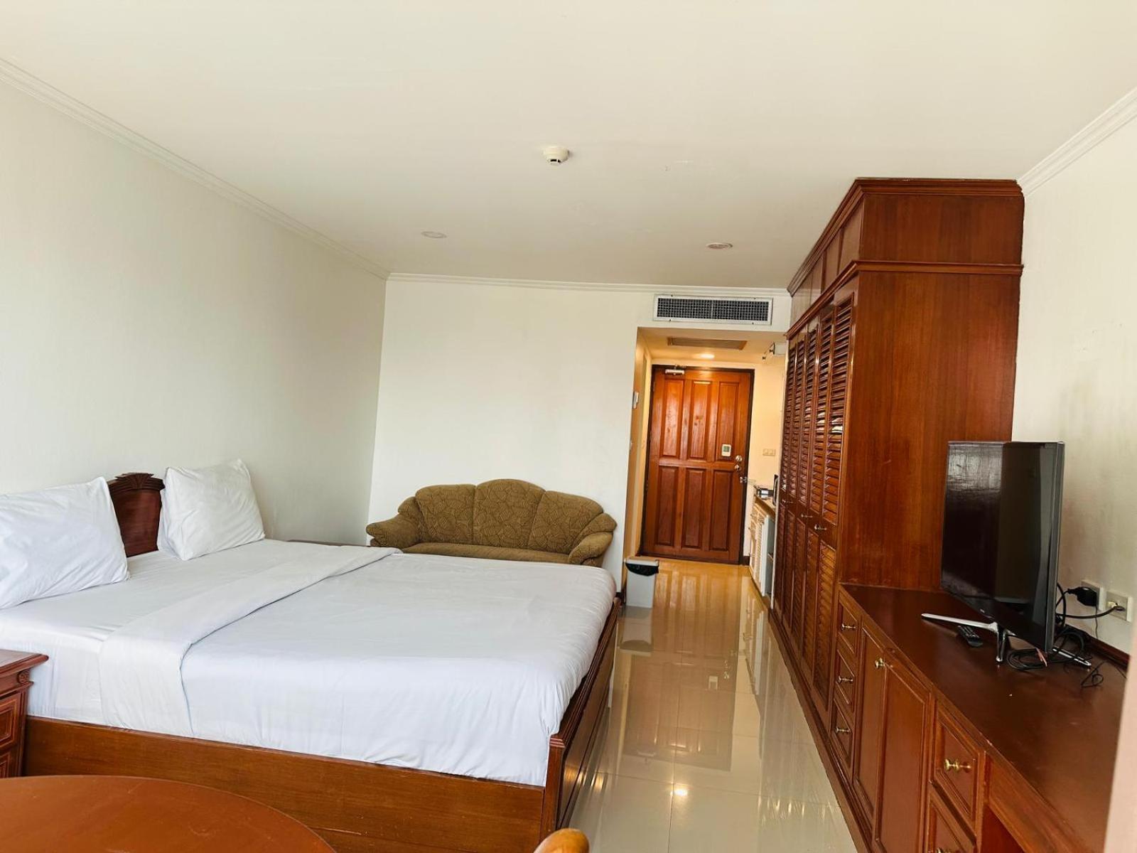 Hotel Omni Tower Sukhumvit Nana Direct