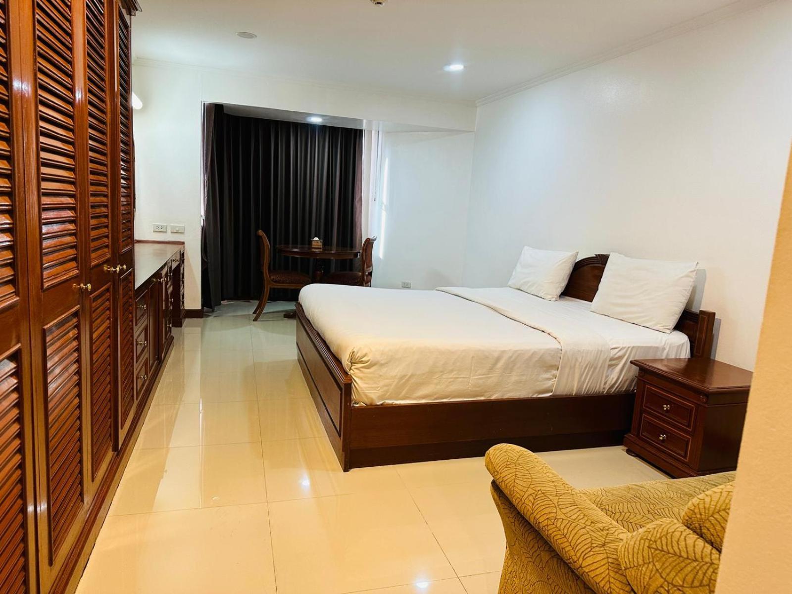Omni Tower Sukhumvit Nana Direct